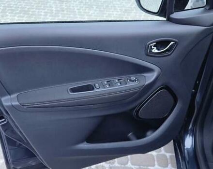 Серый Рено Зое, объемом двигателя 0 л и пробегом 91 тыс. км за 9999 $, фото 63 на Automoto.ua