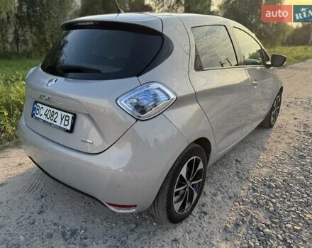Серый Рено Зое, объемом двигателя 0 л и пробегом 104 тыс. км за 10700 $, фото 4 на Automoto.ua
