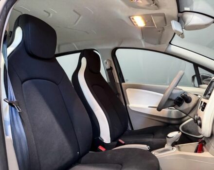 Серый Рено Зое, объемом двигателя 0 л и пробегом 90 тыс. км за 9000 $, фото 7 на Automoto.ua