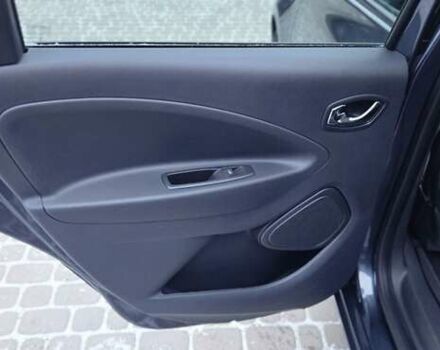 Серый Рено Зое, объемом двигателя 0 л и пробегом 91 тыс. км за 9999 $, фото 43 на Automoto.ua