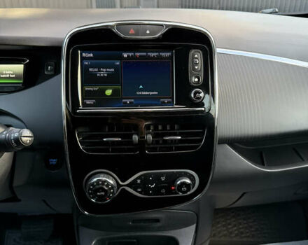 Серый Рено Зое, объемом двигателя 0 л и пробегом 119 тыс. км за 9950 $, фото 18 на Automoto.ua