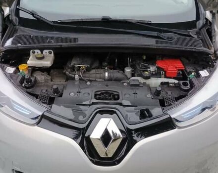 Серый Рено Зое, объемом двигателя 0 л и пробегом 64 тыс. км за 8700 $, фото 34 на Automoto.ua