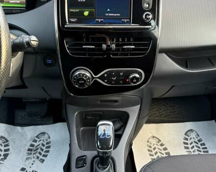 Серый Рено Зое, объемом двигателя 0 л и пробегом 119 тыс. км за 9950 $, фото 19 на Automoto.ua