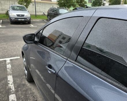 Серый Рено Зое, объемом двигателя 0 л и пробегом 57 тыс. км за 9500 $, фото 2 на Automoto.ua