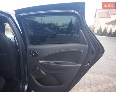 Серый Рено Зое, объемом двигателя 0 л и пробегом 54 тыс. км за 10777 $, фото 43 на Automoto.ua