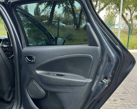 Серый Рено Зое, объемом двигателя 0 л и пробегом 133 тыс. км за 8999 $, фото 14 на Automoto.ua