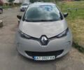 Серый Рено Зое, объемом двигателя 0 л и пробегом 76 тыс. км за 10500 $, фото 1 на Automoto.ua