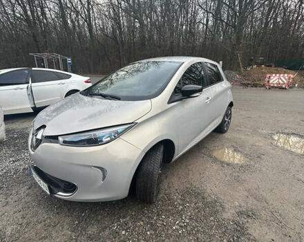 Серый Рено Зое, объемом двигателя 0 л и пробегом 41 тыс. км за 10000 $, фото 8 на Automoto.ua