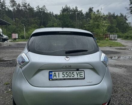 Серый Рено Зое, объемом двигателя 0 л и пробегом 96 тыс. км за 9000 $, фото 3 на Automoto.ua
