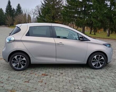 Серый Рено Зое, объемом двигателя 0 л и пробегом 64 тыс. км за 8700 $, фото 7 на Automoto.ua