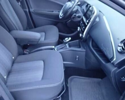 Серый Рено Зое, объемом двигателя 0 л и пробегом 91 тыс. км за 9999 $, фото 60 на Automoto.ua