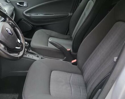 Серый Рено Зое, объемом двигателя 0 л и пробегом 64 тыс. км за 8700 $, фото 15 на Automoto.ua