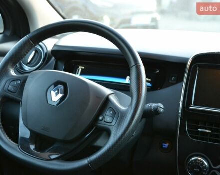Серый Рено Зое, объемом двигателя 0 л и пробегом 96 тыс. км за 9999 $, фото 18 на Automoto.ua