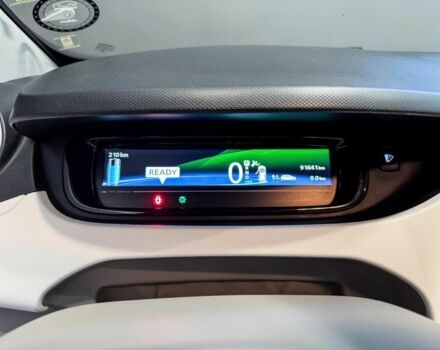 Серый Рено Зое, объемом двигателя 0 л и пробегом 90 тыс. км за 9000 $, фото 5 на Automoto.ua