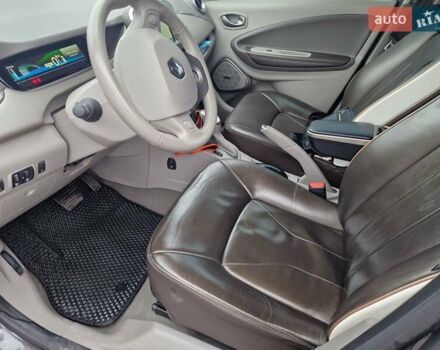 Серый Рено Зое, объемом двигателя 0 л и пробегом 78 тыс. км за 11111 $, фото 2 на Automoto.ua