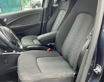 Серый Рено Зое, объемом двигателя 0 л и пробегом 133 тыс. км за 8999 $, фото 9 на Automoto.ua