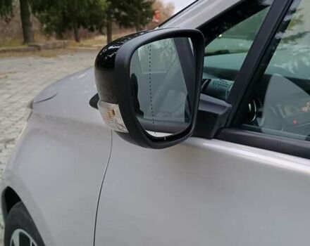 Серый Рено Зое, объемом двигателя 0 л и пробегом 64 тыс. км за 8700 $, фото 11 на Automoto.ua