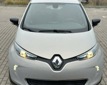 Серый Рено Зое, объемом двигателя 0 л и пробегом 66 тыс. км за 8999 $, фото 3 на Automoto.ua