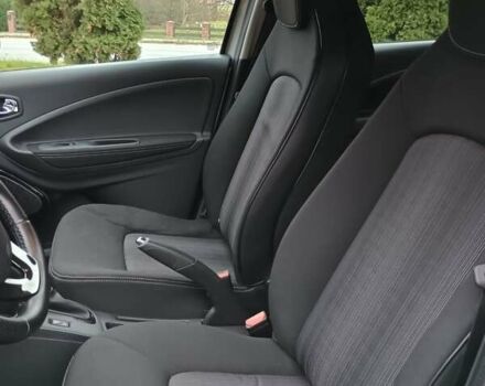 Серый Рено Зое, объемом двигателя 0 л и пробегом 64 тыс. км за 8700 $, фото 16 на Automoto.ua