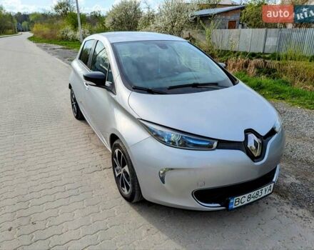 Серый Рено Зое, объемом двигателя 0 л и пробегом 77 тыс. км за 10500 $, фото 7 на Automoto.ua