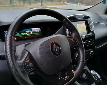 Серый Рено Зое, объемом двигателя 0 л и пробегом 64 тыс. км за 8700 $, фото 17 на Automoto.ua