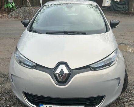 Серый Рено Зое, объемом двигателя 0 л и пробегом 41 тыс. км за 10000 $, фото 9 на Automoto.ua