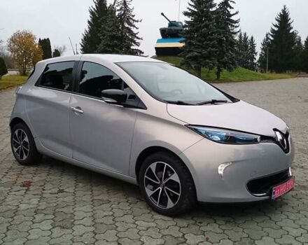 Серый Рено Зое, объемом двигателя 0 л и пробегом 64 тыс. км за 8700 $, фото 8 на Automoto.ua