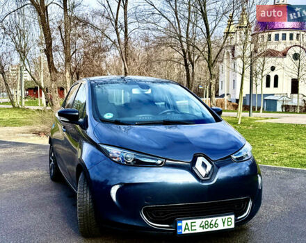 Серый Рено Зое, объемом двигателя 0 л и пробегом 127 тыс. км за 10700 $, фото 3 на Automoto.ua