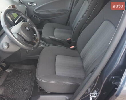 Серый Рено Зое, объемом двигателя 0 л и пробегом 54 тыс. км за 10777 $, фото 27 на Automoto.ua