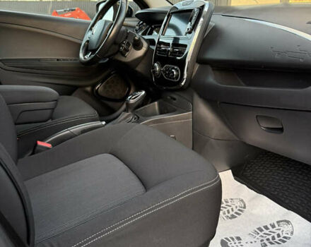 Серый Рено Зое, объемом двигателя 0 л и пробегом 119 тыс. км за 9950 $, фото 23 на Automoto.ua