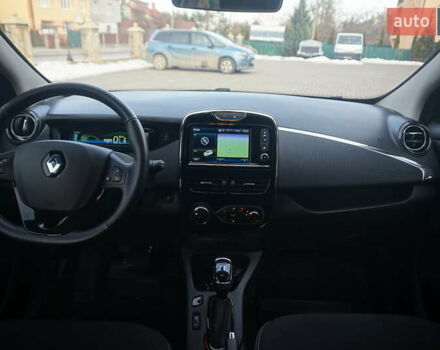 Серый Рено Зое, объемом двигателя 0 л и пробегом 54 тыс. км за 10777 $, фото 49 на Automoto.ua