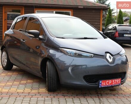 Серый Рено Зое, объемом двигателя 0 л и пробегом 172 тыс. км за 9000 $, фото 3 на Automoto.ua