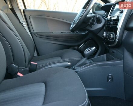 Серый Рено Зое, объемом двигателя 0 л и пробегом 96 тыс. км за 9999 $, фото 19 на Automoto.ua