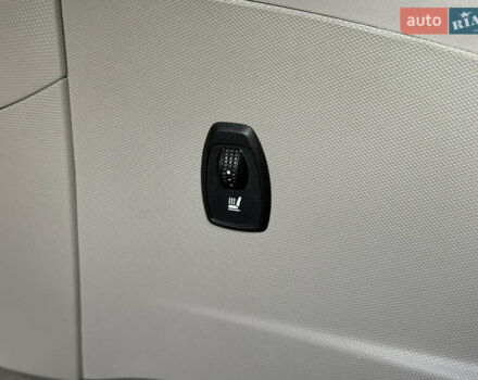 Сірий Рено Зое, об'ємом двигуна 0 л та пробігом 126 тис. км за 10499 $, фото 26 на Automoto.ua