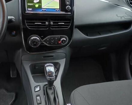 Серый Рено Зое, объемом двигателя 0 л и пробегом 64 тыс. км за 8700 $, фото 19 на Automoto.ua