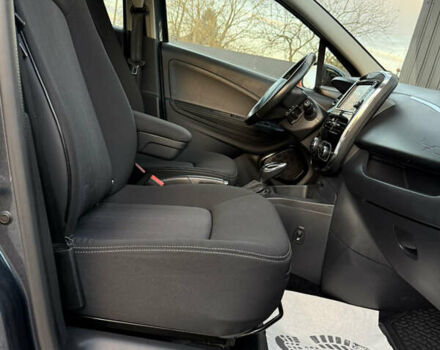 Серый Рено Зое, объемом двигателя 0 л и пробегом 119 тыс. км за 9950 $, фото 24 на Automoto.ua