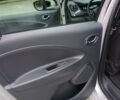 Серый Рено Зое, объемом двигателя 0 л и пробегом 64 тыс. км за 8700 $, фото 22 на Automoto.ua