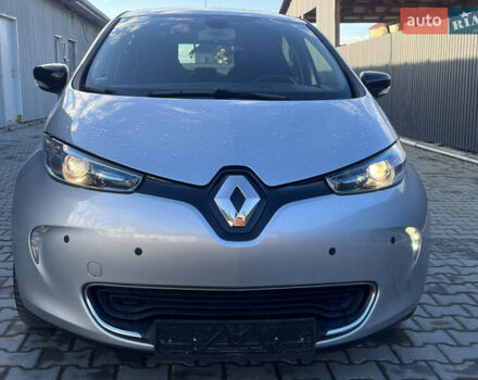 Серый Рено Зое, объемом двигателя 0 л и пробегом 72 тыс. км за 10100 $, фото 15 на Automoto.ua