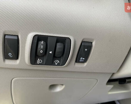 Серый Рено Зое, объемом двигателя 0 л и пробегом 112 тыс. км за 9800 $, фото 67 на Automoto.ua