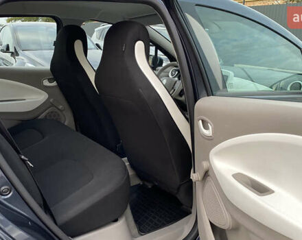 Серый Рено Зое, объемом двигателя 0 л и пробегом 112 тыс. км за 9800 $, фото 52 на Automoto.ua