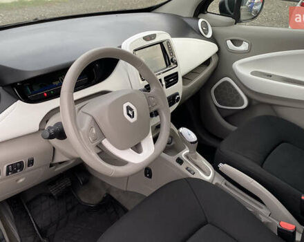 Серый Рено Зое, объемом двигателя 0 л и пробегом 112 тыс. км за 9800 $, фото 38 на Automoto.ua
