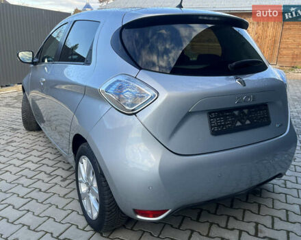 Серый Рено Зое, объемом двигателя 0 л и пробегом 72 тыс. км за 10100 $, фото 26 на Automoto.ua