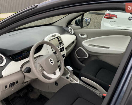 Серый Рено Зое, объемом двигателя 0 л и пробегом 112 тыс. км за 9800 $, фото 44 на Automoto.ua