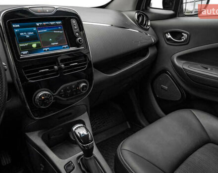 Серый Рено Зое, объемом двигателя 0 л и пробегом 95 тыс. км за 7600 $, фото 15 на Automoto.ua