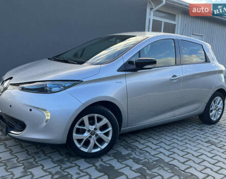 Серый Рено Зое, объемом двигателя 0 л и пробегом 72 тыс. км за 10100 $, фото 4 на Automoto.ua