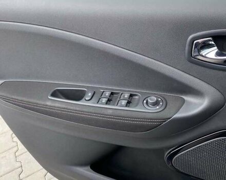 Серый Рено Зое, объемом двигателя 0 л и пробегом 142 тыс. км за 8800 $, фото 9 на Automoto.ua