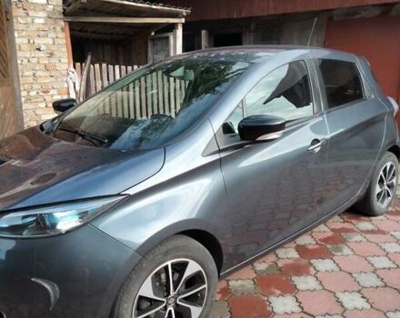 Серый Рено Зое, объемом двигателя 0 л и пробегом 112 тыс. км за 10000 $, фото 9 на Automoto.ua