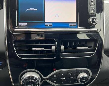 Серый Рено Зое, объемом двигателя 0 л и пробегом 92 тыс. км за 10800 $, фото 15 на Automoto.ua