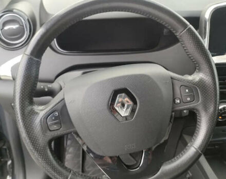 Серый Рено Зое, объемом двигателя 0 л и пробегом 150 тыс. км за 9500 $, фото 12 на Automoto.ua