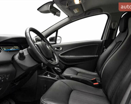 Серый Рено Зое, объемом двигателя 0 л и пробегом 95 тыс. км за 7600 $, фото 9 на Automoto.ua